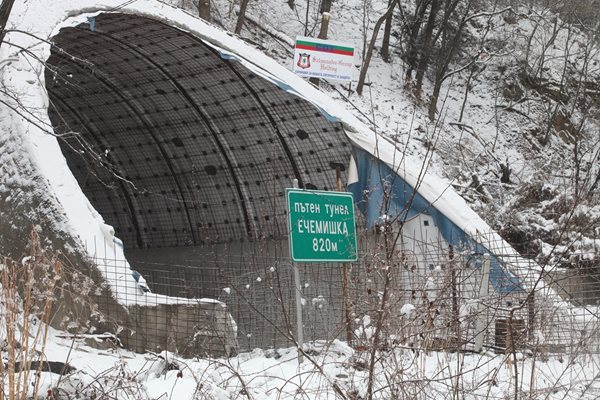 Тунелът "Ечемишка" е смъртоносен и падащ