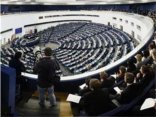 Евродепутатите: Заплахите на Русия срещу Украйна са предупредителен сигнал за Европа