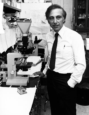 Проф. Робърт Гало, съоткривател на вируса на СПИН, писмено разрешава на Радка Аргирова да получи заразени клетки.