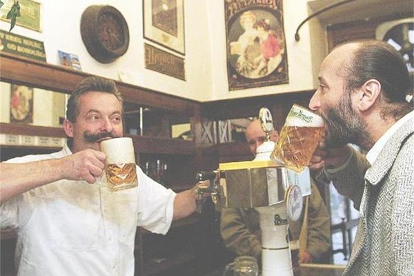Да отидеш в Прага и да не опиташ местната бира, граничи с кощунство.