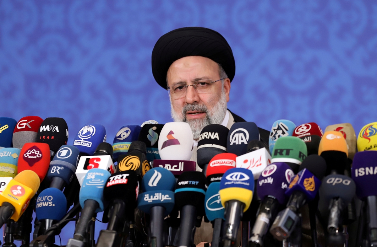 Иранският президент определи протестите в страната като бунт и обеща решителни мерки