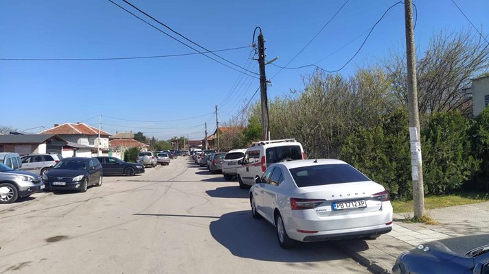 Улиците в Цалапица са задръстени от автомобили.