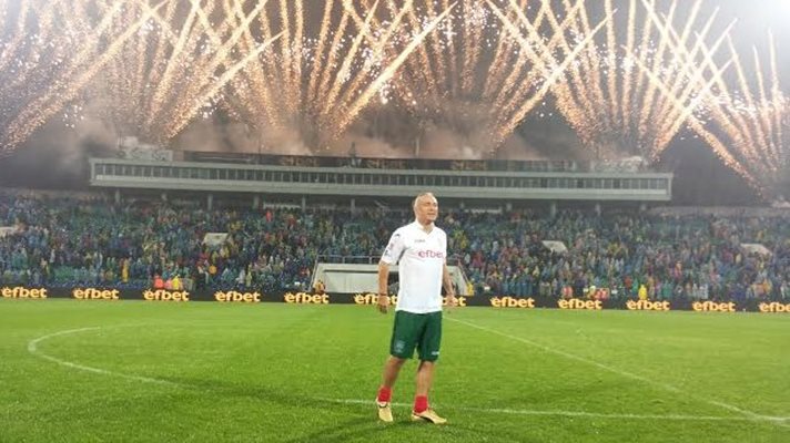 4:1 за отбора на Стоичков на юбилейния мач, Камата вкара от дузпа (снимки + видео)