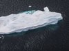 Огромният айсберг край Антарктика се движи към открито море (ВИДЕО)