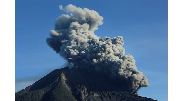 Привържениците на геоинженерството цитират глобалните охлаждащи ефекти и на други вулканични изригвания, които са резултат от изпускането на сярна пепел в атмосферата. 