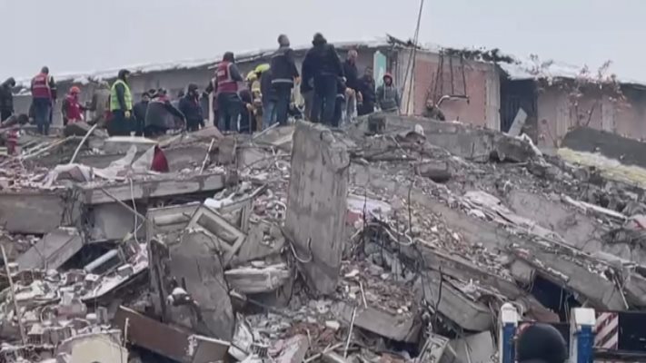 Унищожени сгради в град Малатия. Снимка: Twitter