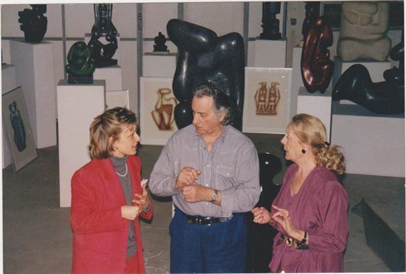 Боян и френската му съпруга Фей Видал (вдясно)  в ателието на скулптора