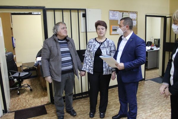 Кметът на Русе Пенчо Милков поздрави лично членовете на Съюза на слепите за празника им.