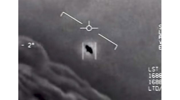 Кадри от разпространените от Пентагона снимки на НЛО