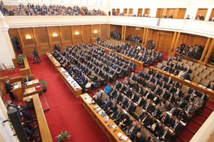 Парламентът одобри компенсациите за тока за бизнеса