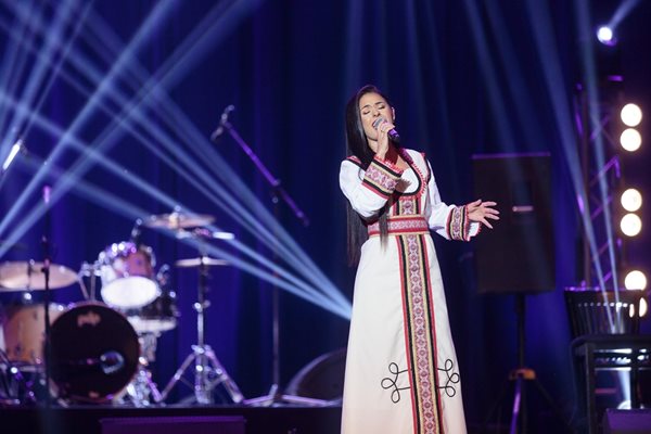 Народната певица Петя Панева подготвя първия си самостоятелен концерт