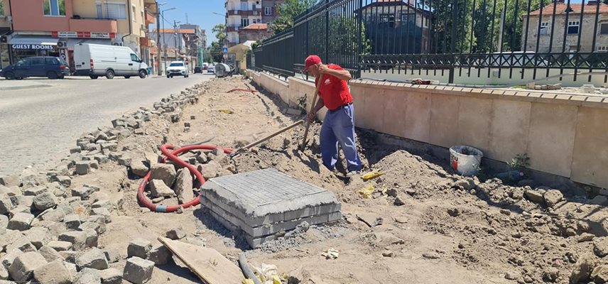 Около Източната порта ще има нова настилка, осветление и пейки.