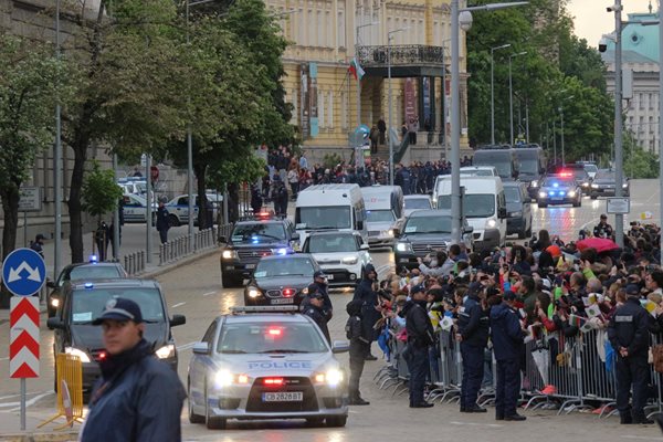 Полицаи вероятно ще поемат охраната на политици.