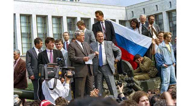 По време на опита за преврат изгрява звездата на бъдещия президент Борис Елцин.