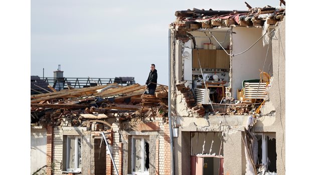Последиците от торнадото в Чехия СНИМКА: РОЙТЕРС