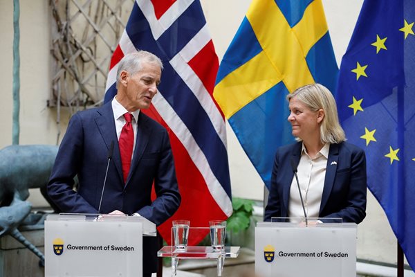 Премиерът на Швеция Магдалена Андерсон и министър-председателят на Норвегия Юнас Гар Стьоре на среща в Стокхолм