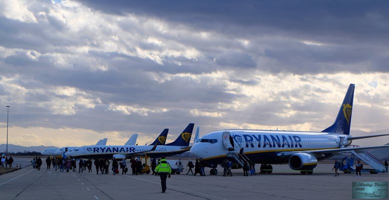 Част от самолетите, кацнали на летище Пловдив.