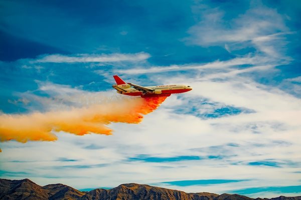 Самолет за борба с пожари СНИМКА: Pixabay