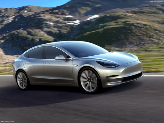 Tesla пусна в производство най-евтината си електрическа кола. Model 3 миналата година, като цената й е 35 000 долара.