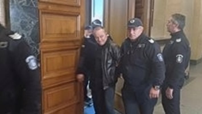 Марин Димитров, погнат за корупция и контрабанда по делото срещу Агенция "Митници", излиза от килията