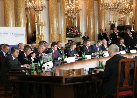 Първанов на срещата на лидерите от Централна и Източна Европа с американския президент Барак Обама в Полша през 2011 г.