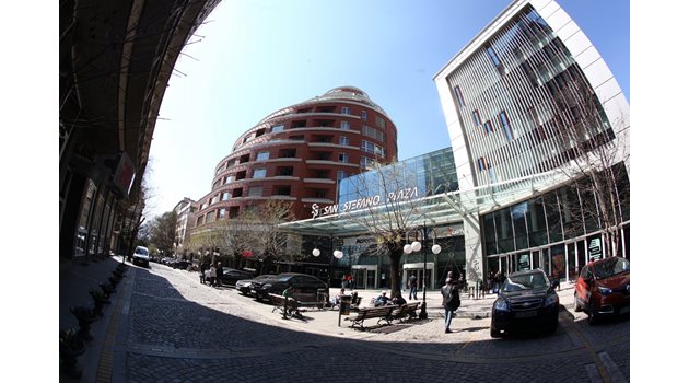 Луксозната сграда срещу БНТ, където квадратният метър започва от 3000 евро. СНИМКИ: ВАСИЛ ПЕТКОВ