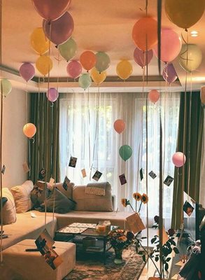 Любимият изненадва Брендовата щерка с балони и снимки