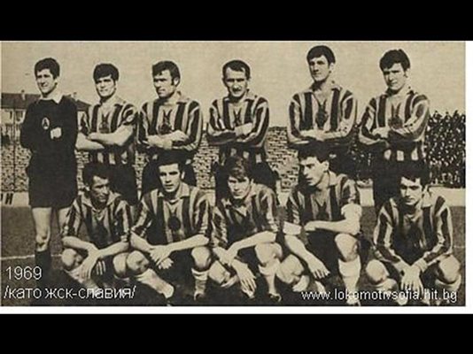 Част от сборния състав на ЖСК “Славия” през 1969 година. Долу вдясно е Никола Котков, който след обединението отива в “Левски”. 
СНИМКА: АРХИВ