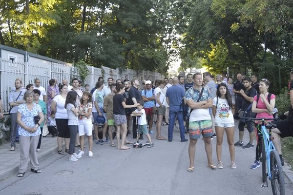 Във Варна неведнъж протестираха срещу достъпа на коли в Морската градина.