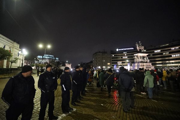 Протест на ПП и ДБ против промените в Изборния кодекс