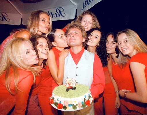 Вапцаров заедно с "Момичетата на късмета"