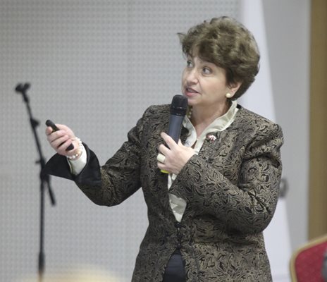 Меглена Плугчиева подаде оставка две седмици след като беше назначена за съветник по външнополитическите въпроси на Главчев.
СНИМКИ: АРХИВ И МВнР