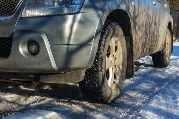 Как да се грижим за гумите на автомобила си през зимата