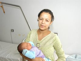 17-годишната Мукадес без ЕГН роди бебе фантом