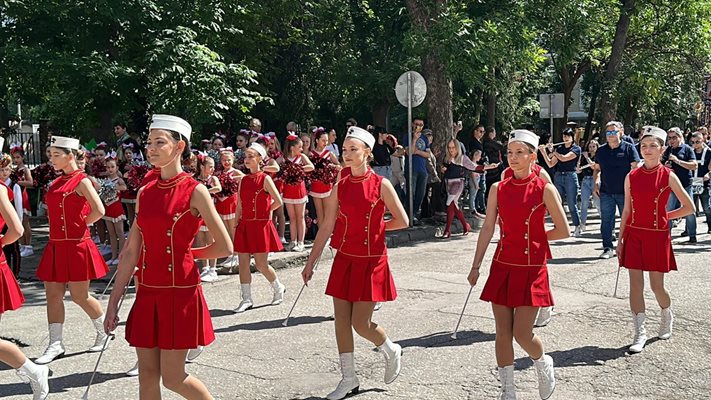 Мажоретки  зарадваха зрителите.