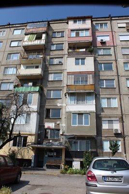 В този блок на шестия етаж Парашкева е изнасилена и смъртоносно ранена.