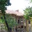 Една от сградите с общински жилища на топлокации в София е на ул. “Позитано” 1. Там през 2017 г. бе ремонтиран покривът. Общината притежава 75% от имота. Кметството е предлагало да изкупи останалите 25%, за да я ремонтира изцяло, но собствениците са отказали. 