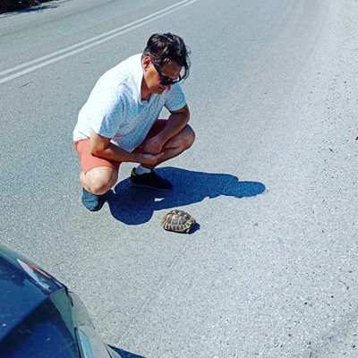 Актьорът Мариан Бачев спаси сухоземна костенурка
