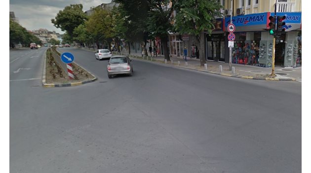 Инцидентът станал на кръстовището на булевард „Владислав“ и ул. „Бенковски“ във Варна СНИМКА: Гугъл стрийт вю