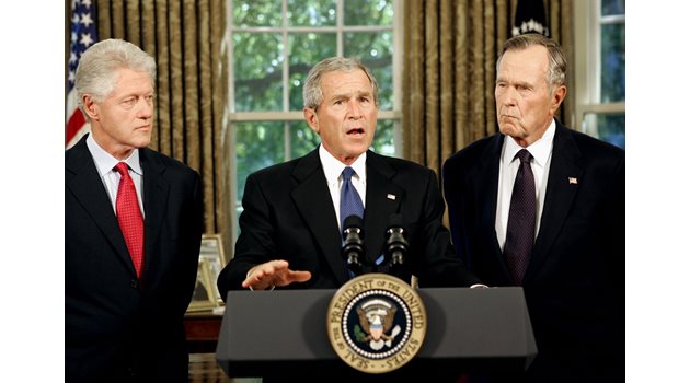 Джордж Буш-баща, най-големият му син Джордж Буш-младши и Бил Клинтън
