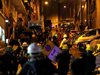 Хонконг е в хаос, протестите продължават трети ден