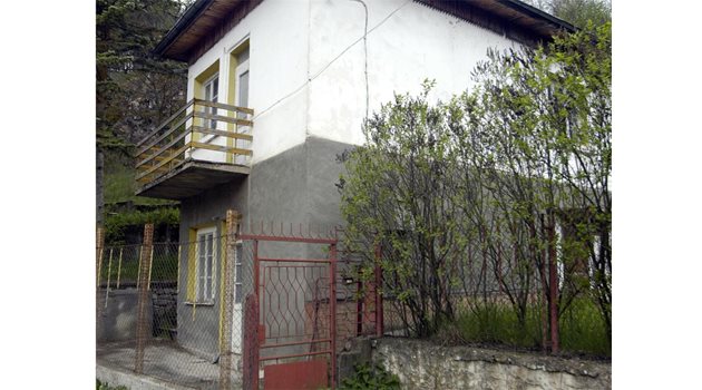 ДОМ: Къщата на Борислав Ралчев в Трън.