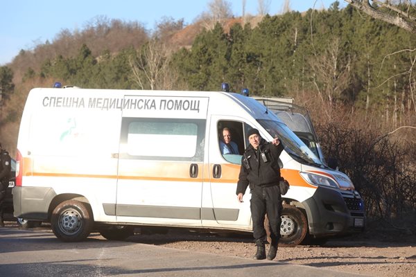 18 мигранти загинаха в тайника на камион край София (Снимки)