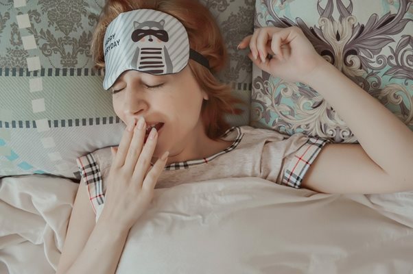 Използването на тапи за уши и маска за очи по време на сън е препоръчително, за да бъдат блокирани всякакви разсейващи шумове и светлини.

СНИМКА: ПИКСАБЕЙ