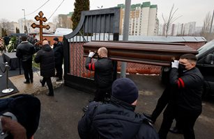 Погребаха Алексей Навални в Москва със скандирания: "Не на войната" (Обновена, снимки)
