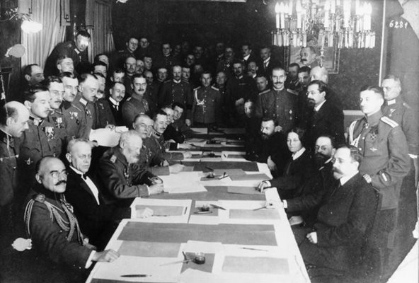 Подписването на Брест-Литовския мирен договор