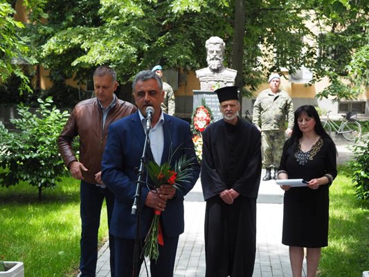 Кметът на община "Марица" Димитър Иванов произнесе слово на паметника на Ботев във Войводиново