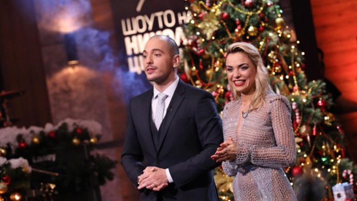 Николаос Цитиридис с Рая Пеева в първата част на новогодишната програма на Би Ти Ви