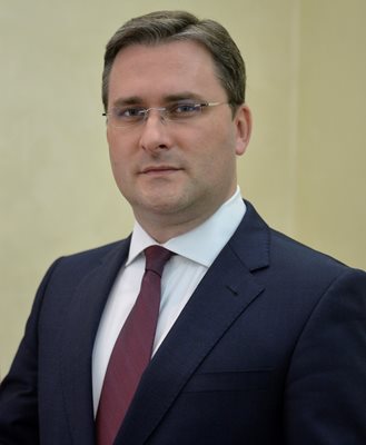 Никола Селакович е роден на 30 април 1983 г. в Ужице. Завършил е право в Белградския университет. Селакович е министър на правосъдието на Сърбия от 2012 до 2016 г., след което е секретар на държавния глава Александър Вучич. От края на октомври 2020 г. е назначен за министър на външните работи.
