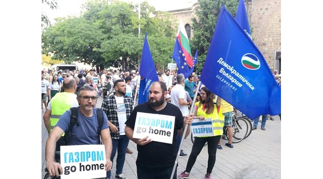 Протест пред президентството срещу "Газпром"
СНИМКА ВЕЛИСЛАВ НИКОЛОВ